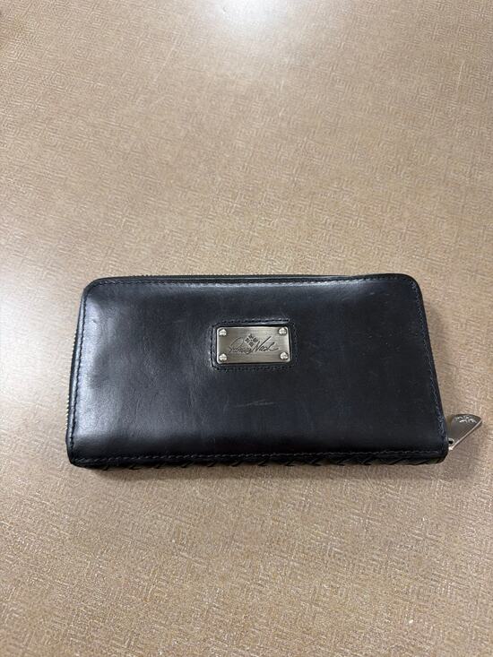 Patricia Nash Handbags - Patricia Nash Black Leather Zip around wallet